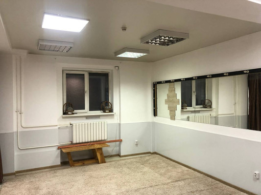 Снять  помещение свободного назначения