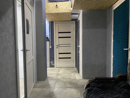 Снять  помещение свободного назначения